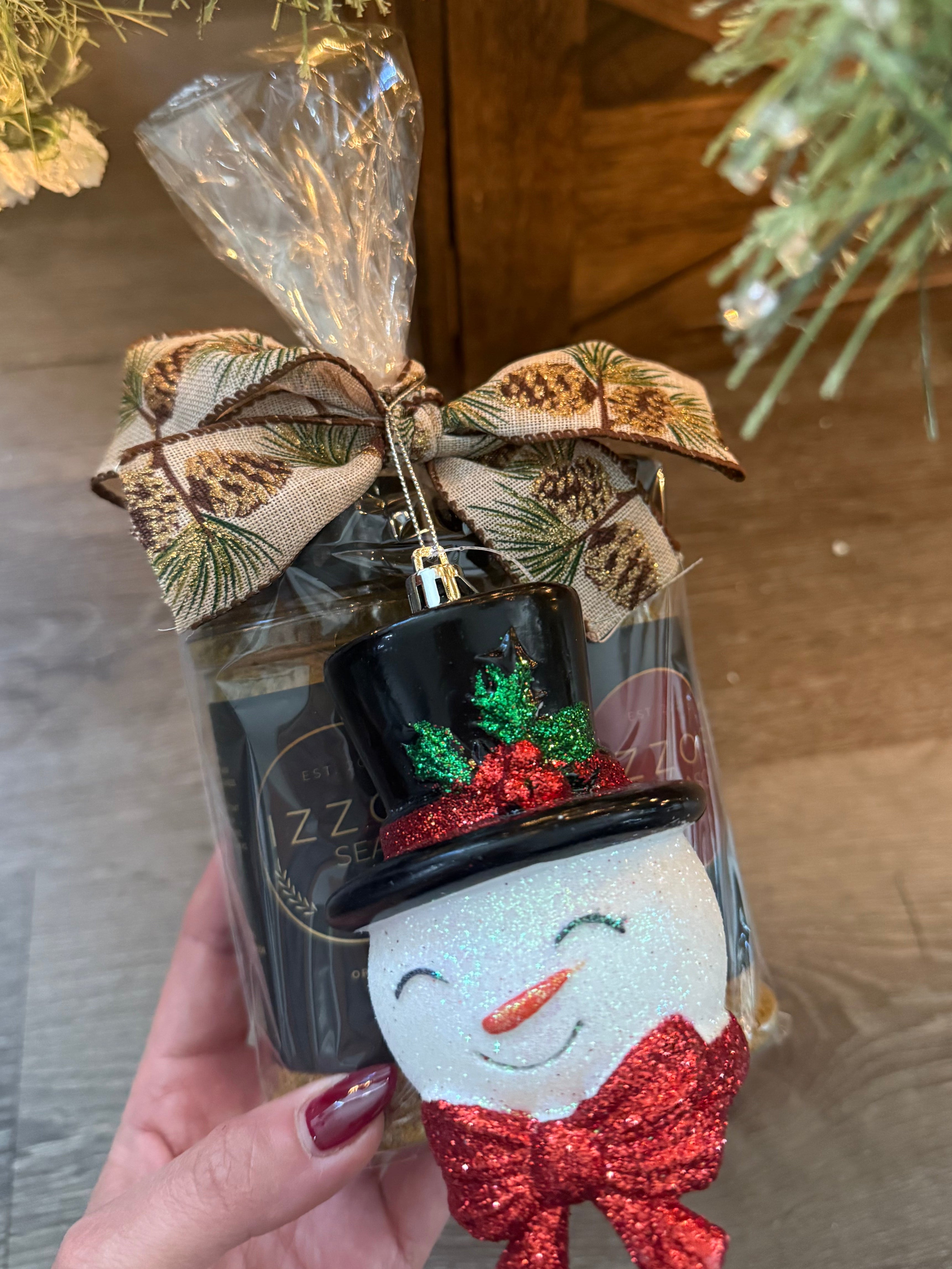 Izzo’s Season seasoning gift bundle with glitter snowman ornament and pinecone holiday bow.